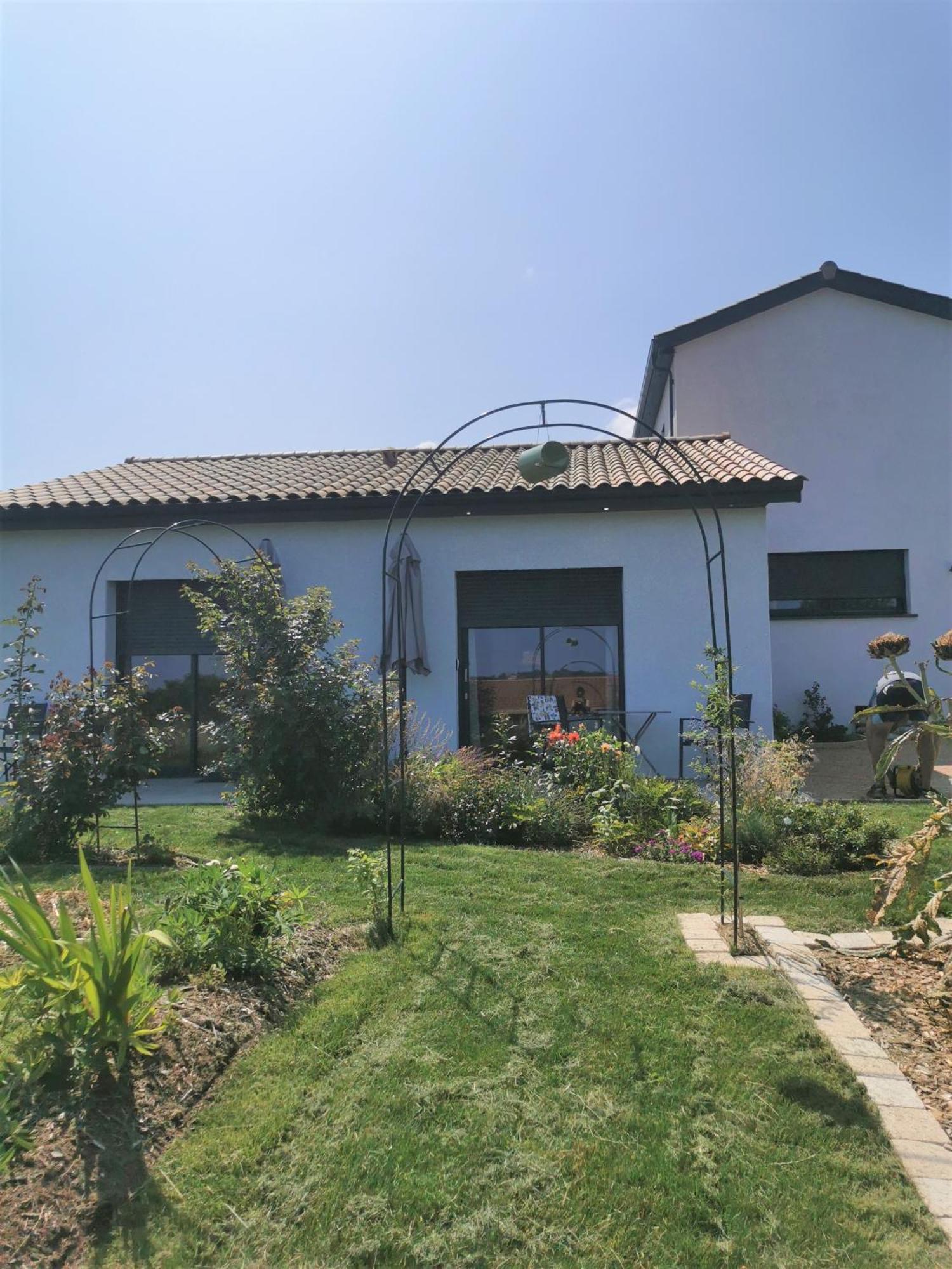 Bed and Breakfast Au Jardin des Deux Roches Prissé Exterior foto