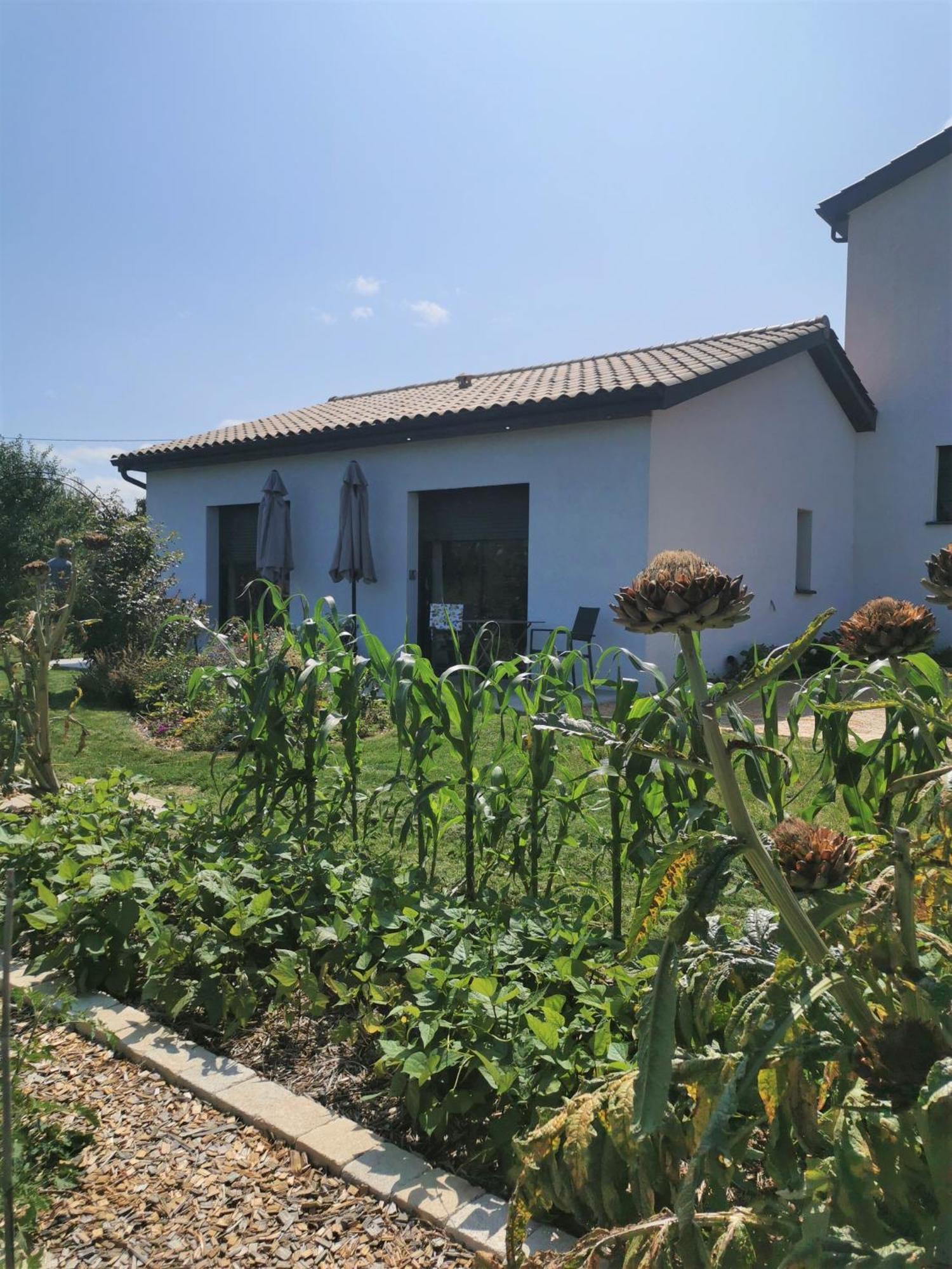 Bed and Breakfast Au Jardin des Deux Roches Prissé Exterior foto